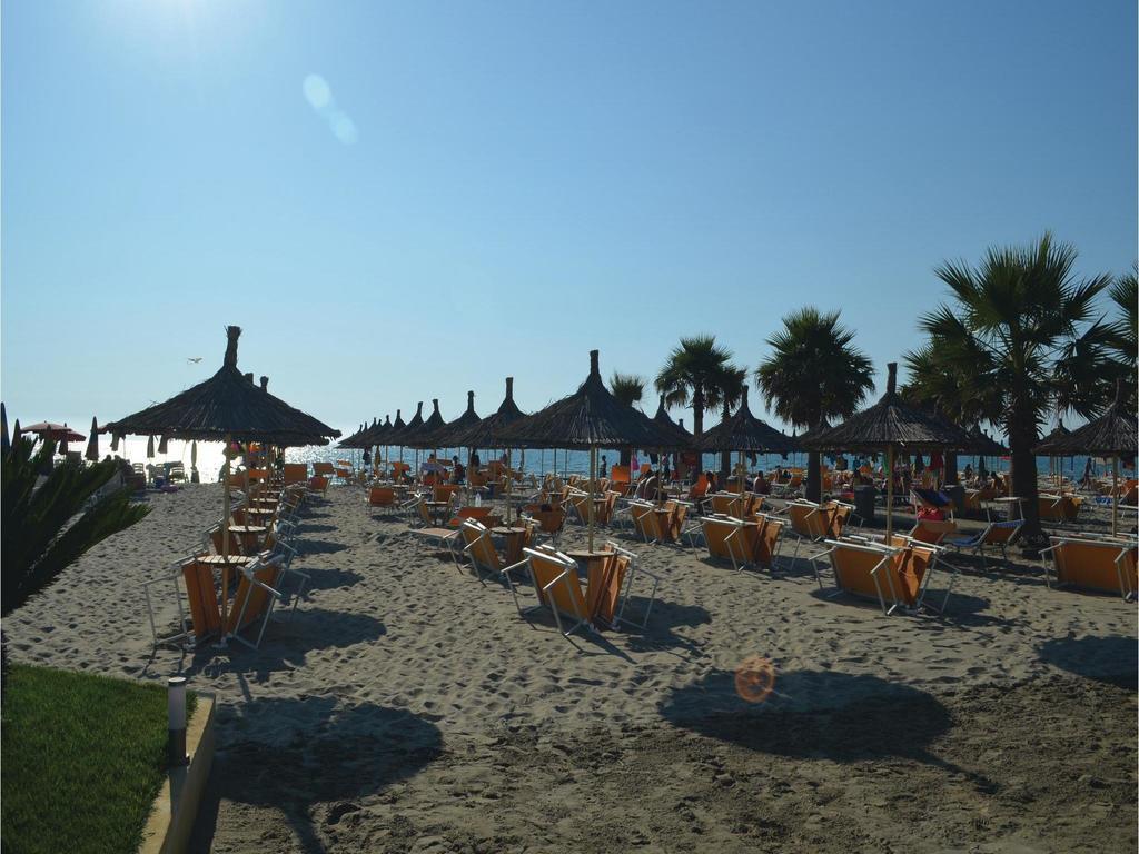 Holiday Home Pishat E Buta 28 Golem  Esterno foto