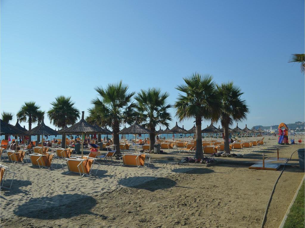 Holiday Home Pishat E Buta 28 Golem  Esterno foto